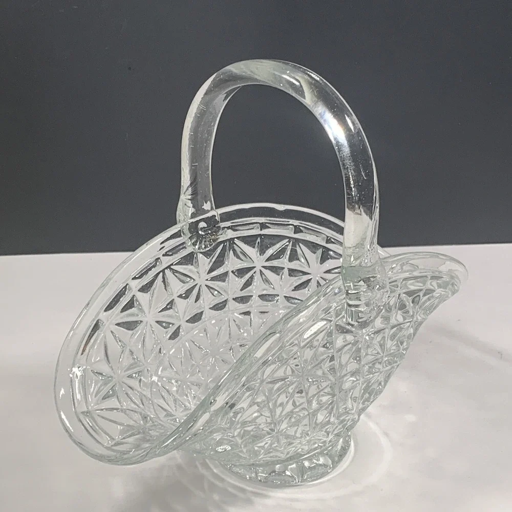 L.E. Smith Clear Pressed Glass Basket Daisy Button Pattern Applied Handle Vtg